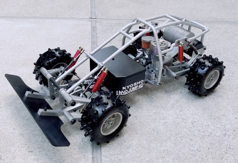 1/8エンジンバギー 京商ランドジャンプの初期型をレストア、メカ積みを