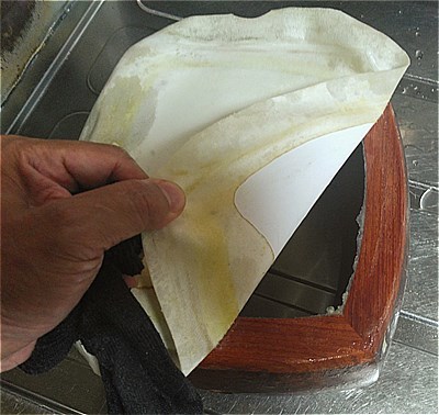 破れた三味線の皮（張り替えではなく、補修・張り直しを試みる） : な