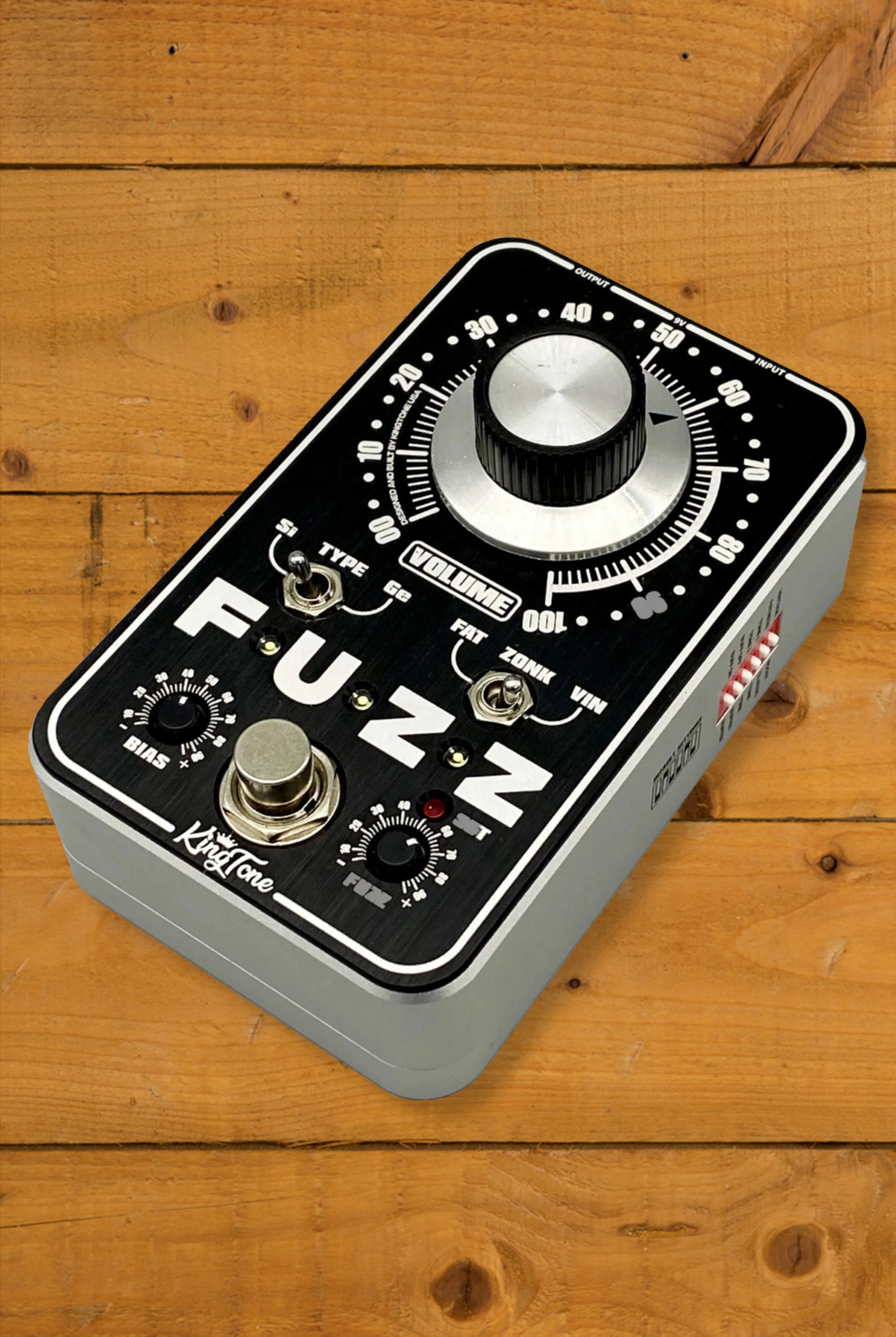 Effects > Gain > KingTone Guitar | MiniFuzz V2 - Black Panel