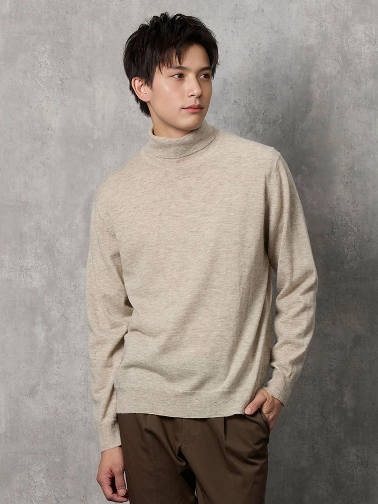 ベージュ TRANS CONTINENTS 無染色タートルネックニット ブラウン