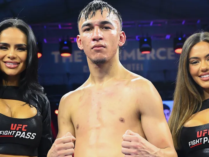 Omar Trinidad Drops Jose Perez Twice, Stops Him in Eight Round