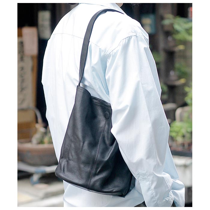 モルフェ Morphee ゴートレザー シリンダー バッグ スモール ブラック