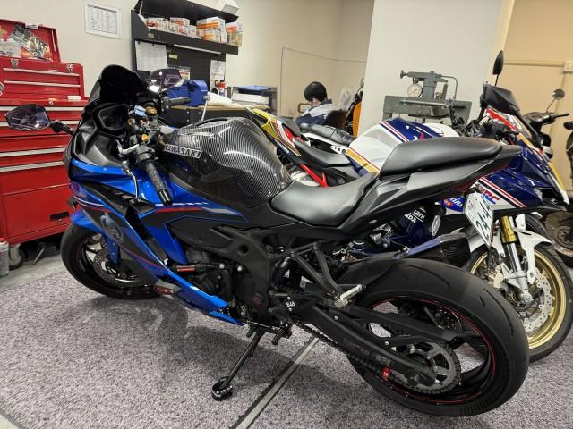 東京都大田区山王のオートサロンオギヤマです。 川崎ZX-4Rに持ち込み