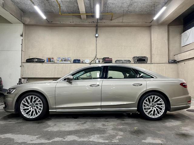 アウディ A8 60TFSIクワトロ 左H 純正OP（パノラマSR