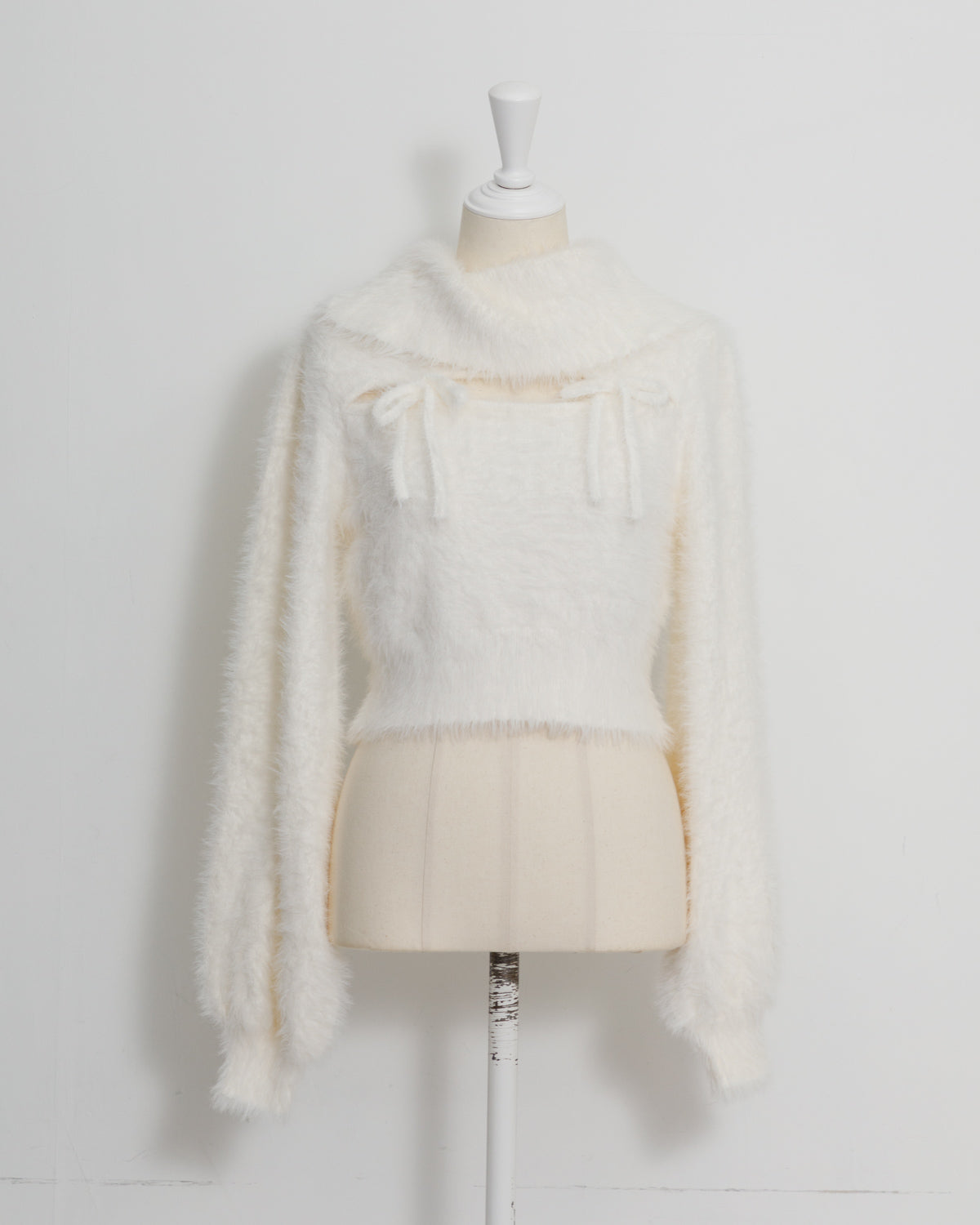 カットアウトオフタートルフェザーニット – pium