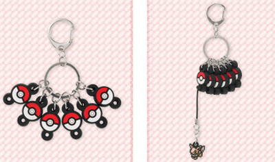 イーブイのゲームドットチャームが付いた、モンスターボールデザインの