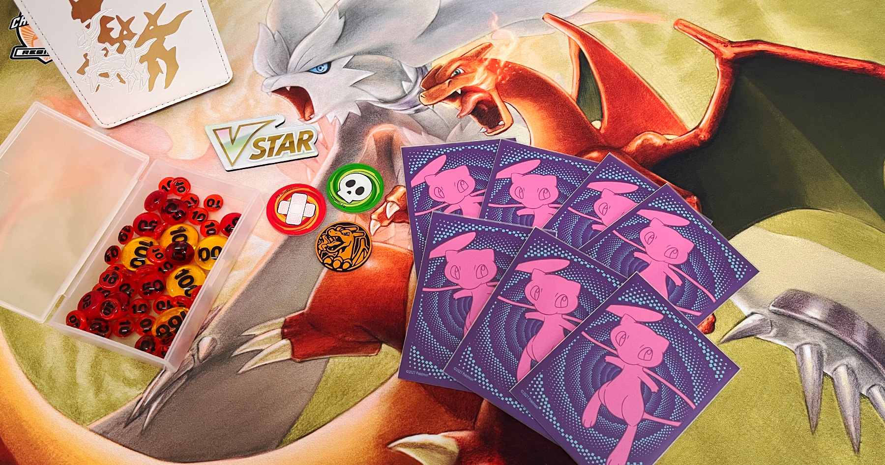 海外サプライ福袋のレシラム＆リザードンプレイマットが熱い