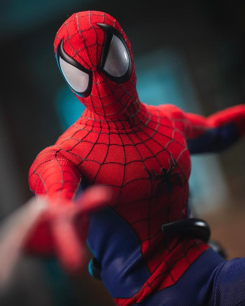 Hot Toys CMS015 Marvel Comics Spiderman 1/6 Scale Collectible