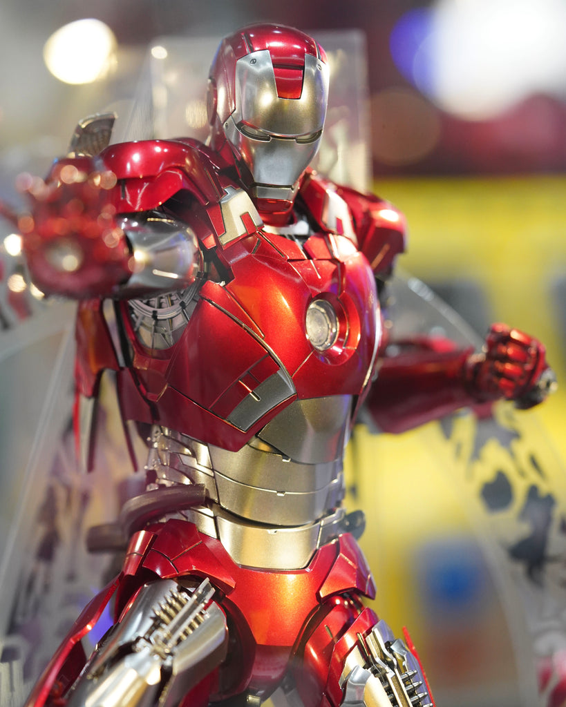 Hot Toys MMS696D54 Disney 100 Iron Man Mark Vii (D100 Version) 1/6