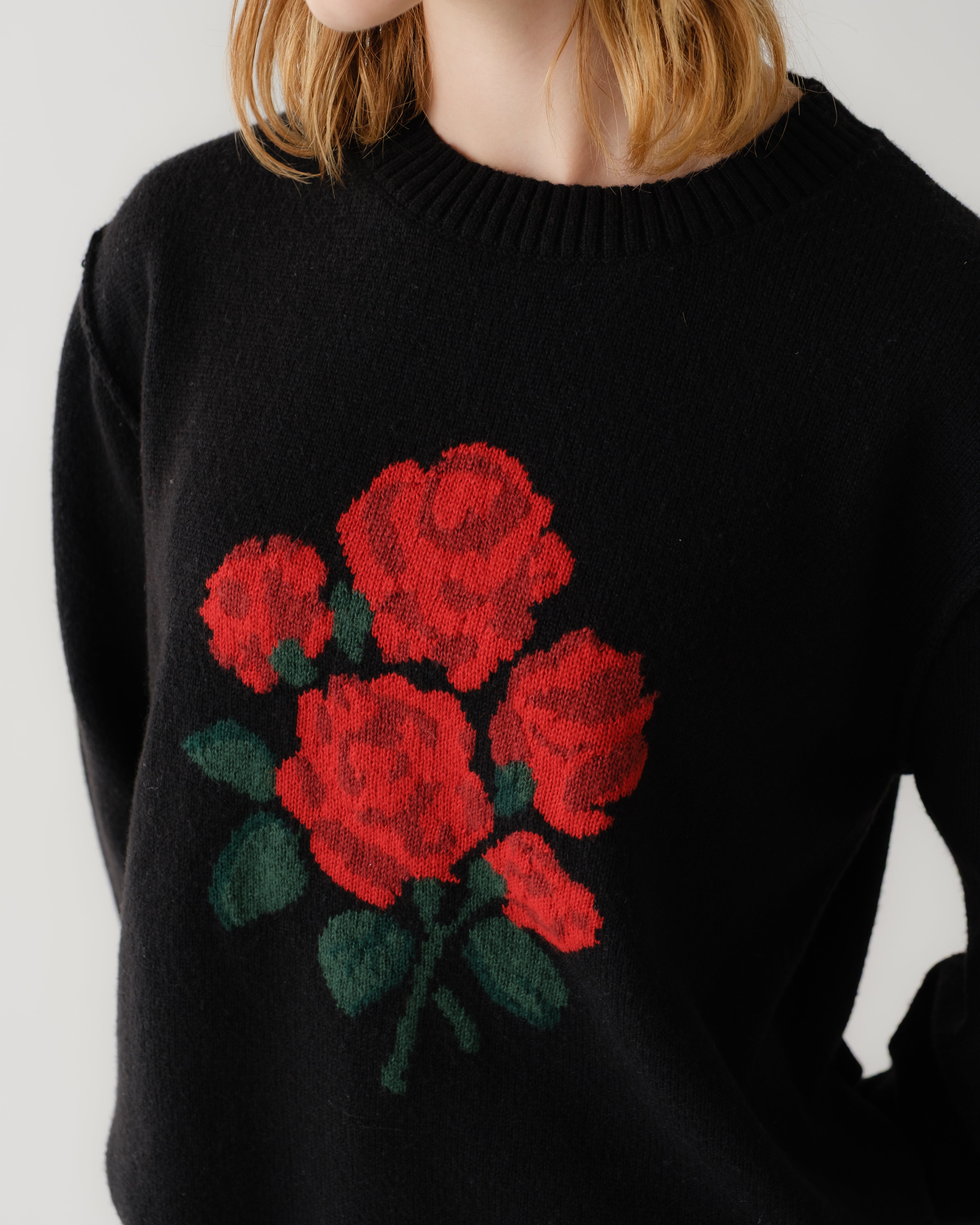 Red bouquet intarsia knit (black)