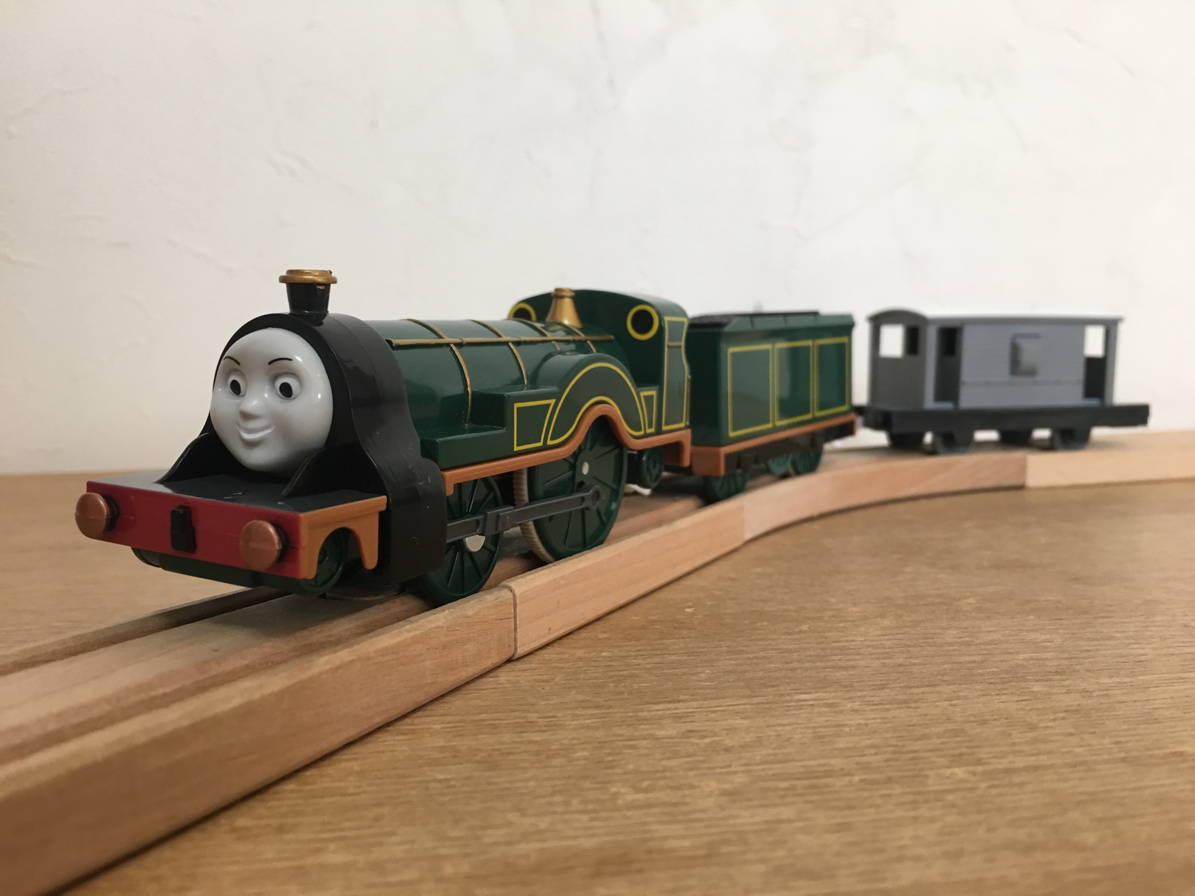 レビュー】プラレール TS-13 エミリー（きかんしゃトーマス） - プラテツ