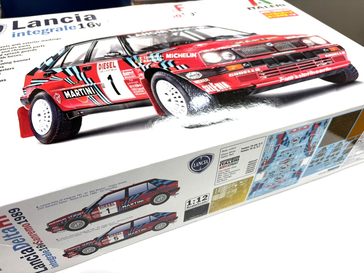 イタレリによる傑作モデル1/12 ランチア デルタ HF インテグラーレ 16V