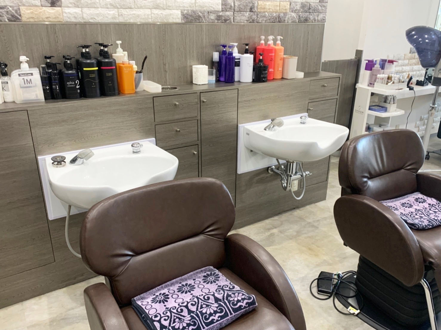 横浜市の美容室 シャンプー台補強板の設置 | クロス再生のプレイバック