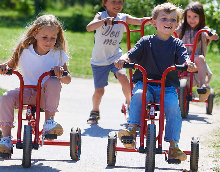 ウィンザー社の乗用遊具｜教育・保育関係者向けサイトPLAYSCAPE