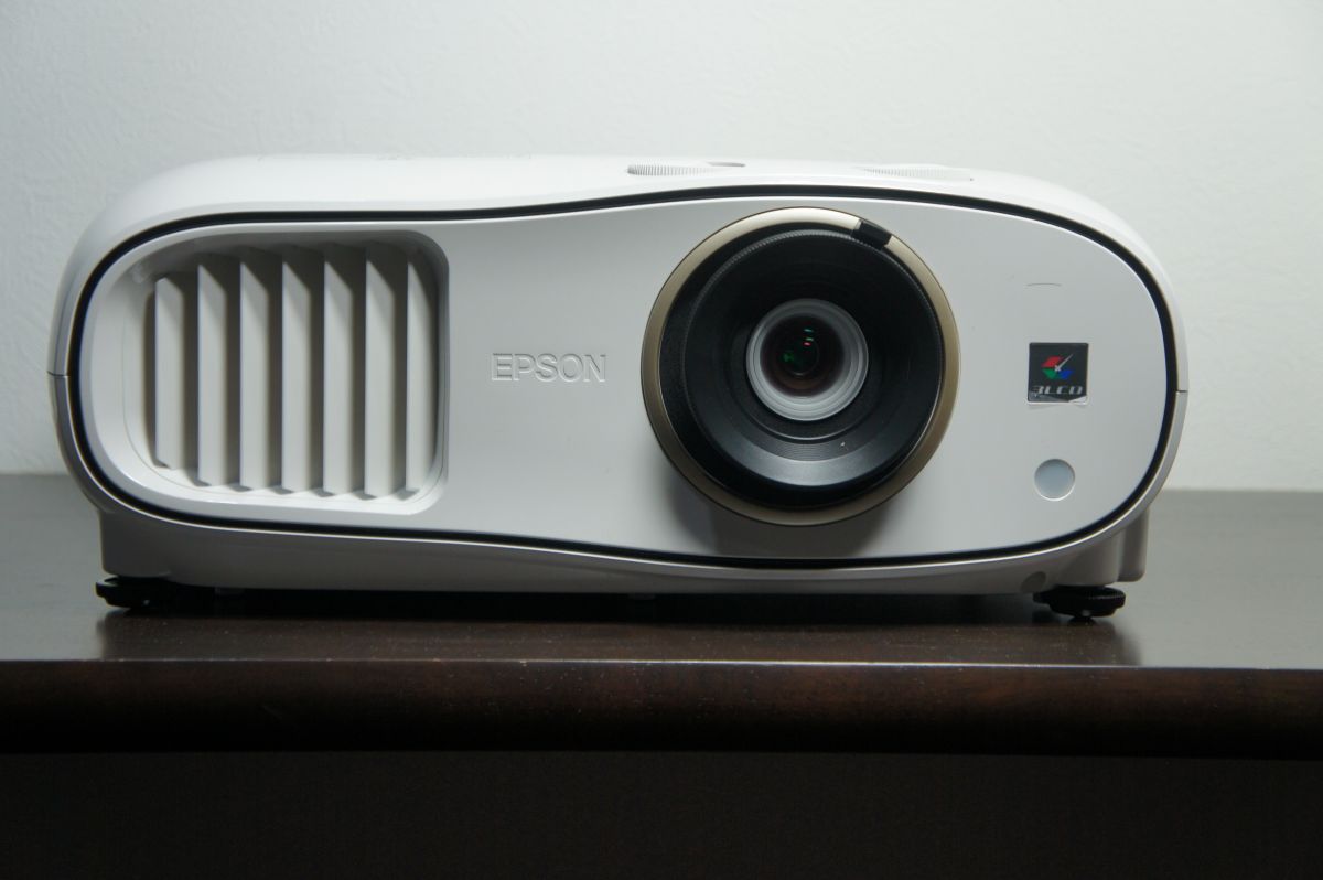 EH-TW6700レビュー！ホームシアター初心者やPJ入れ替えユーザーに