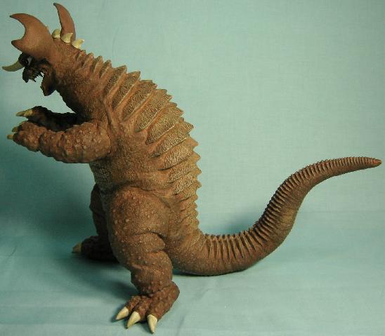 ビッグサイズの怪獣ガレージキットを楽しむ。ビリケン商会 リアル