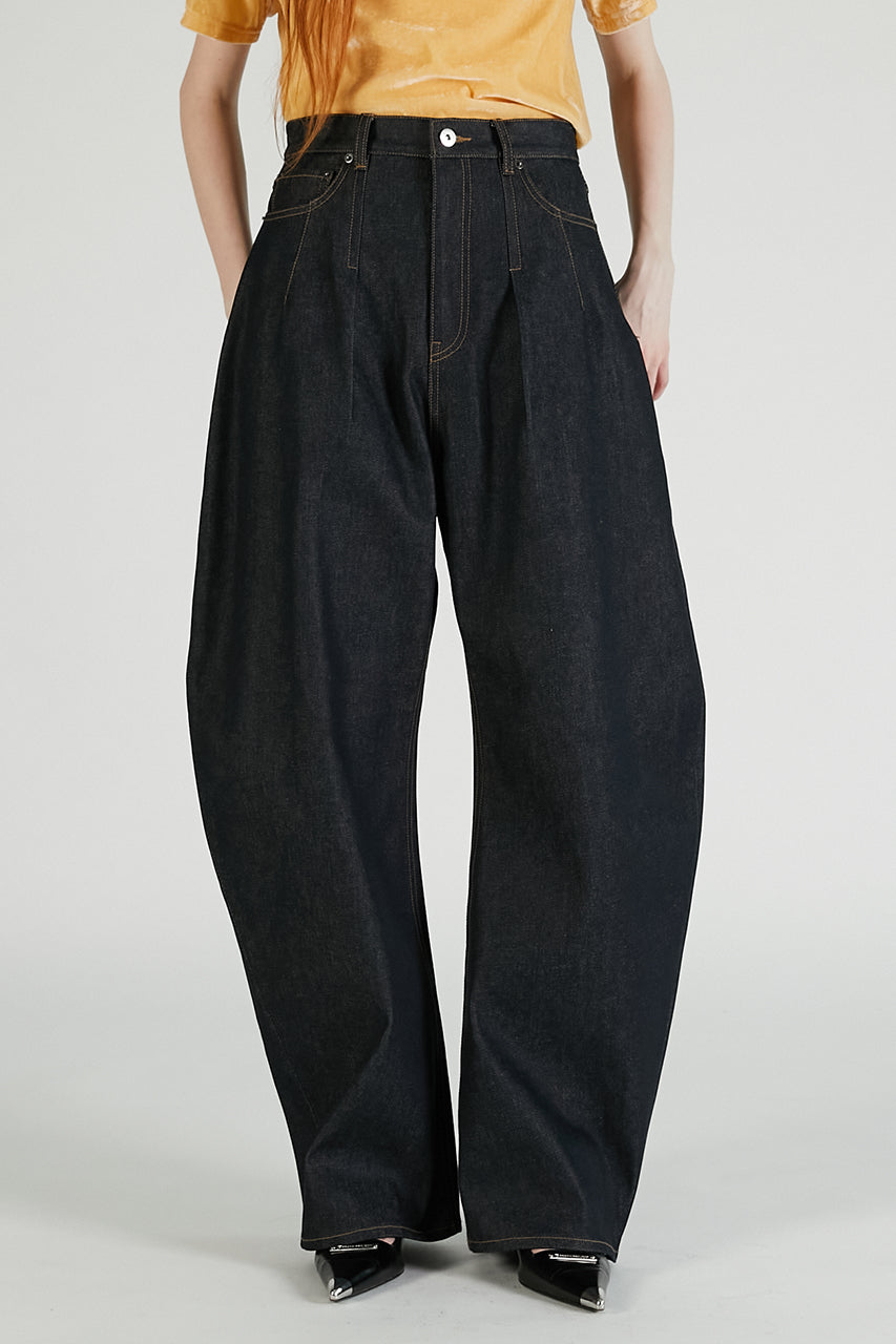 High-waisted Curved Denim - PRE ORDER