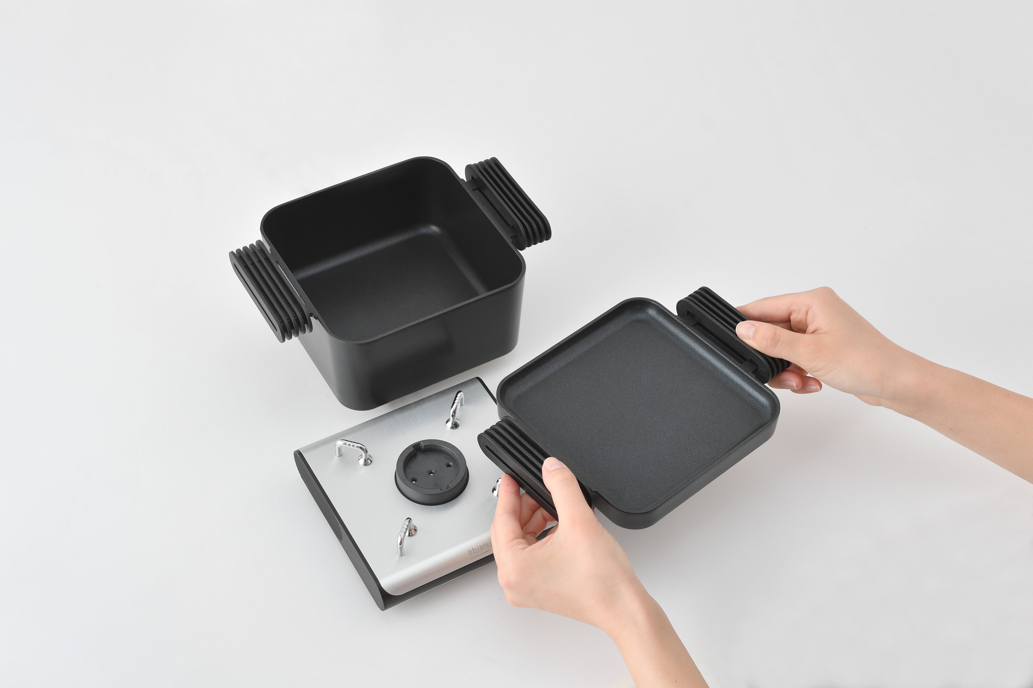 たった10秒でグリルスタート！超小型グリル「abien MAGIC GRILL mini