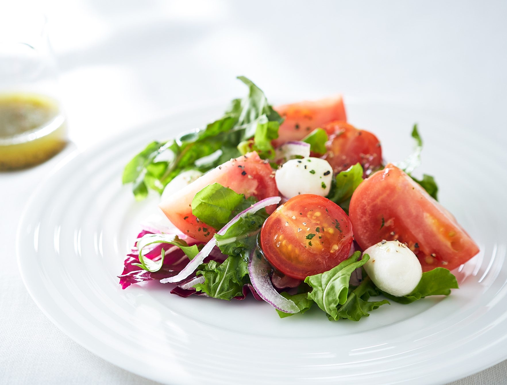 好きな野菜No.1！トマトの魅力を活かしたサラダ4品を期間限定販売