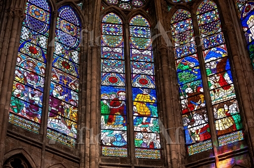 フランス サン・ドニ大聖堂 ステンドグラス [25632288]の写真素材 - アフロ