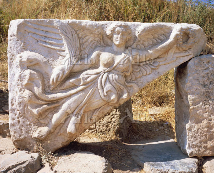 トルコ エフェソス遺跡 ニケの像 [137159]のアート作品 - アフロ