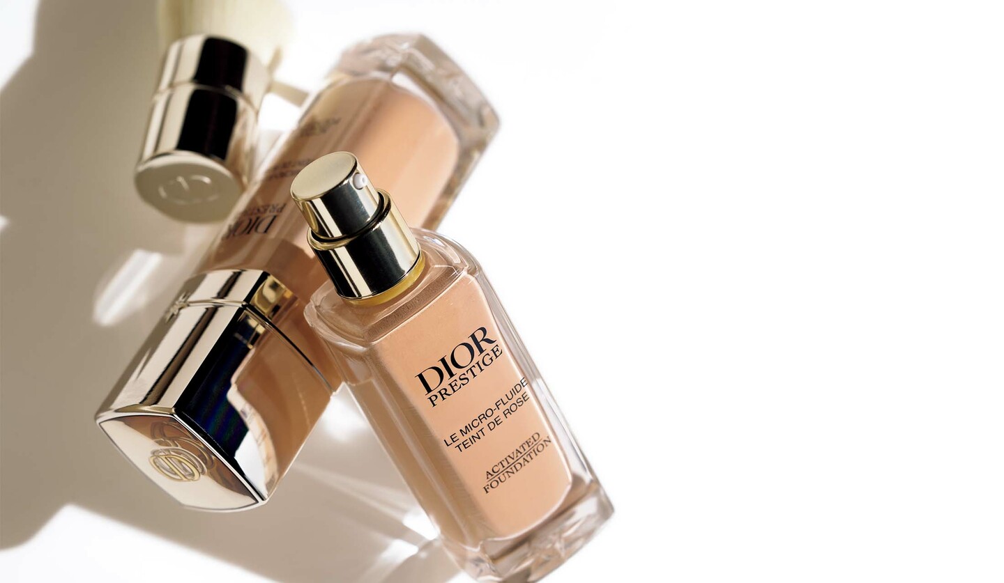 艶肌仕上げ” のファンデーションなら「これしかない！」と美容賢者が