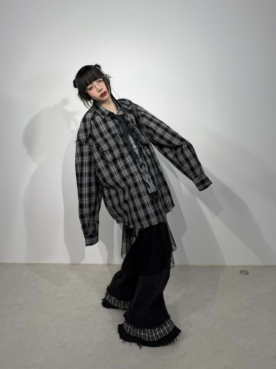 国際配送【Nerd out XU】check frill hem flare denim pants