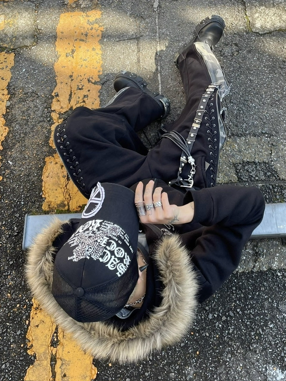 受注制【Never mind the XU】rhinestone cross cap (2color