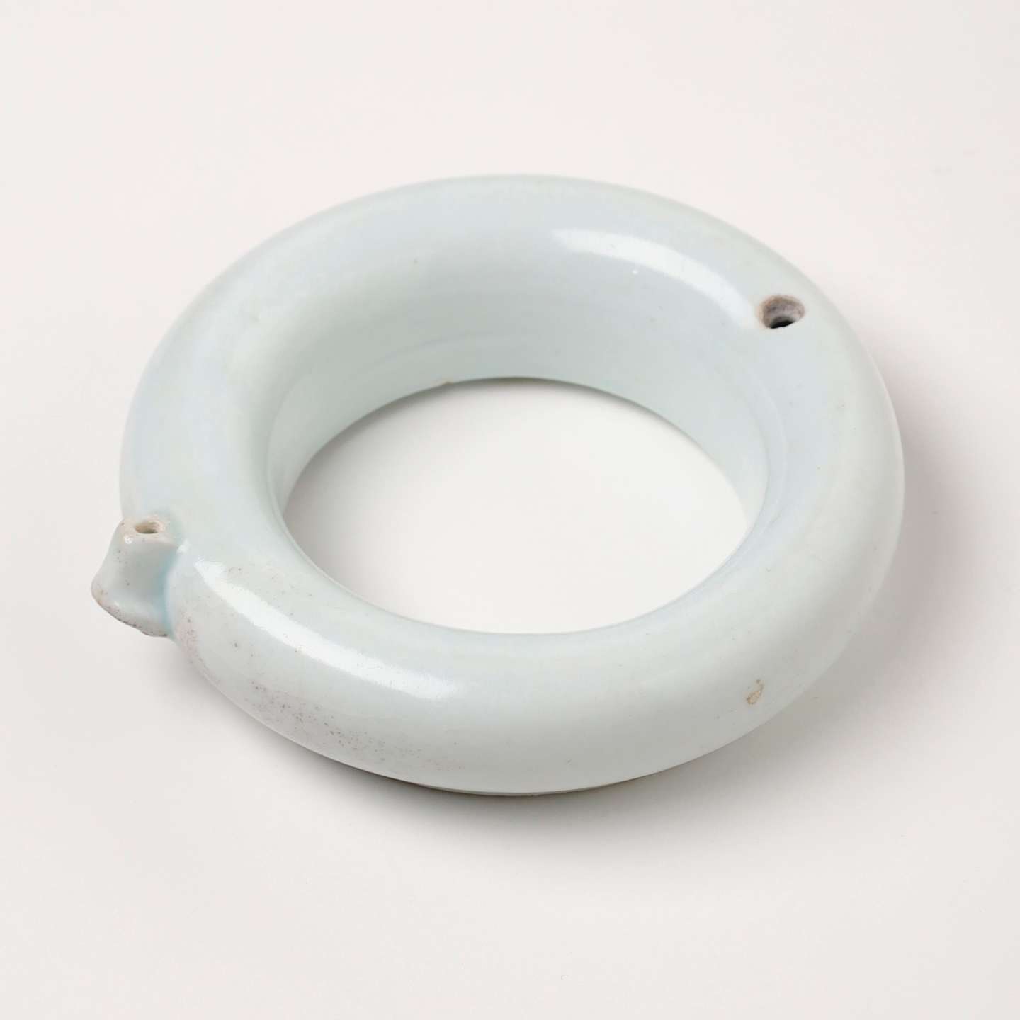 李朝白磁円環形水滴 | 朝鮮陶磁器 | 利菴アーツコレクション