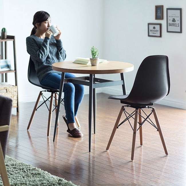 360°回る回転座面のイームズチェア(リプロダクト品)を1月25日発売