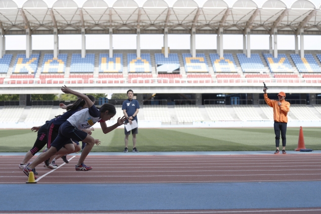 日本陸上競技連盟】山縣亮太選手ら日本のトップアスリートが小学生を