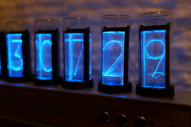 クラウドファンディングで2000万円強の支援！ LEDで再現 1600万色の