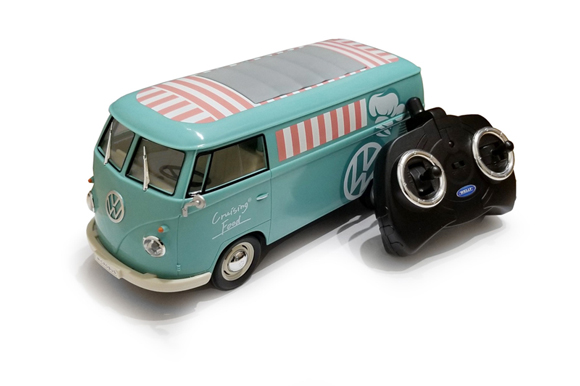 家の中で夢中】VW T1 バスカスデザインのラジコンカーで子供のストレス