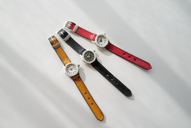 時を着飾る「moco」、ほぼ日とのオリジナル指時計を発売 | more