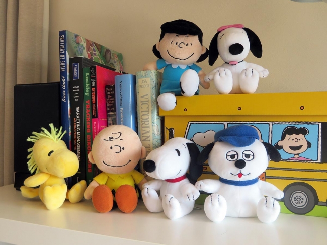 スヌーピーの仲間たちを黄色いスクールバスでお届け 『PEANUTS