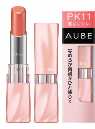 かさつきや縦じわにもつるんとひと塗りで色がのる、なめらか質感が