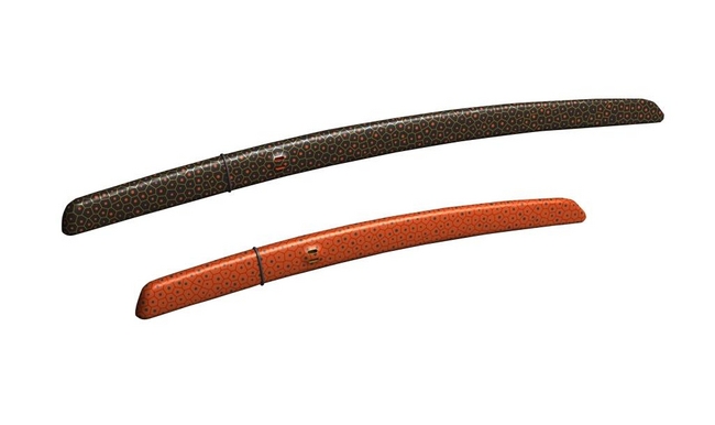 マーク・ニューソンがデザインした世界限定10組の日本刀、”aikuchi