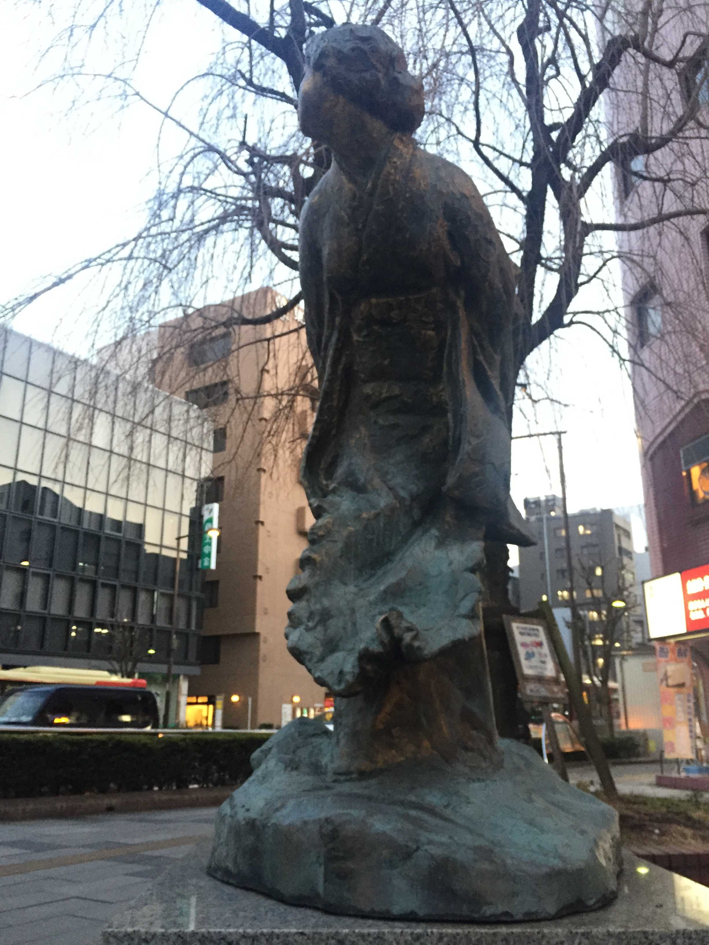 若き日の母」北村西望作 八王子のブロンズ像 - 母のぬくもり。母親の