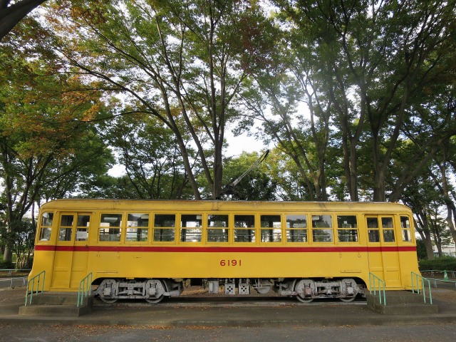 都電6000形車両（府中市郷土の森公園）＆ 新田義貞像 - 村内伸弘の
