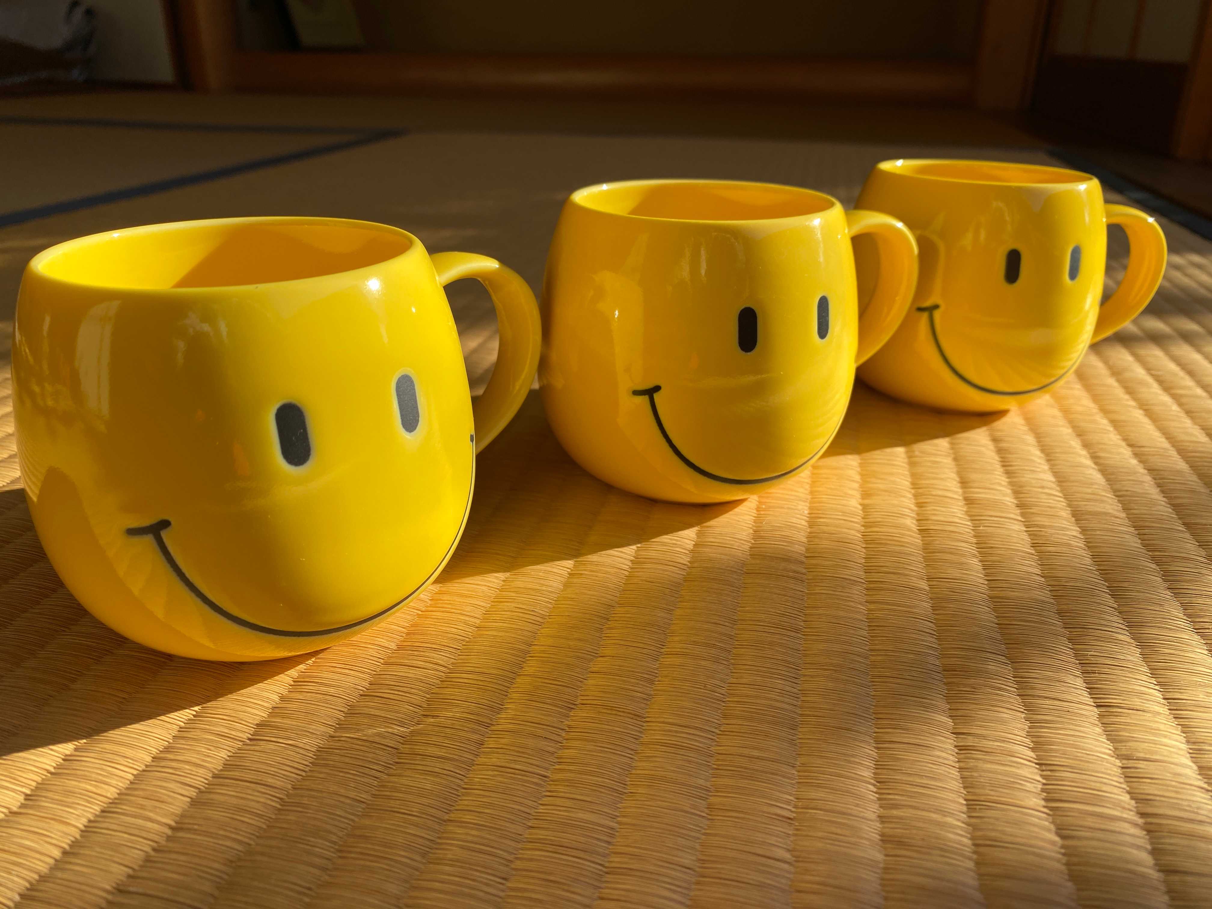 ニコちゃんマグ3兄弟！スマイリーマークのマグカップが大集合