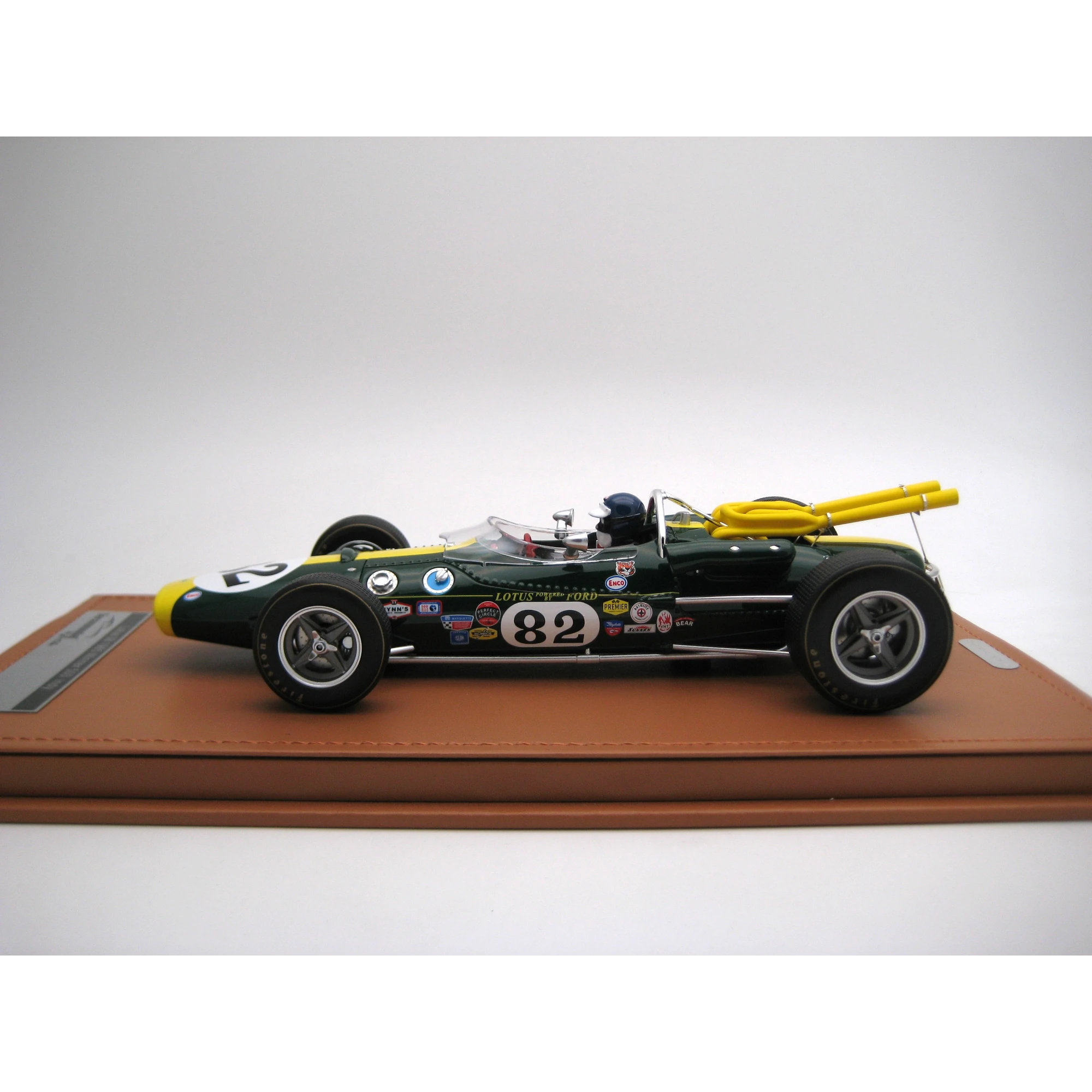 Lotus 38 1965 Winner 500 Indy Driver: Jim Clark car #82 | Tecnomodel