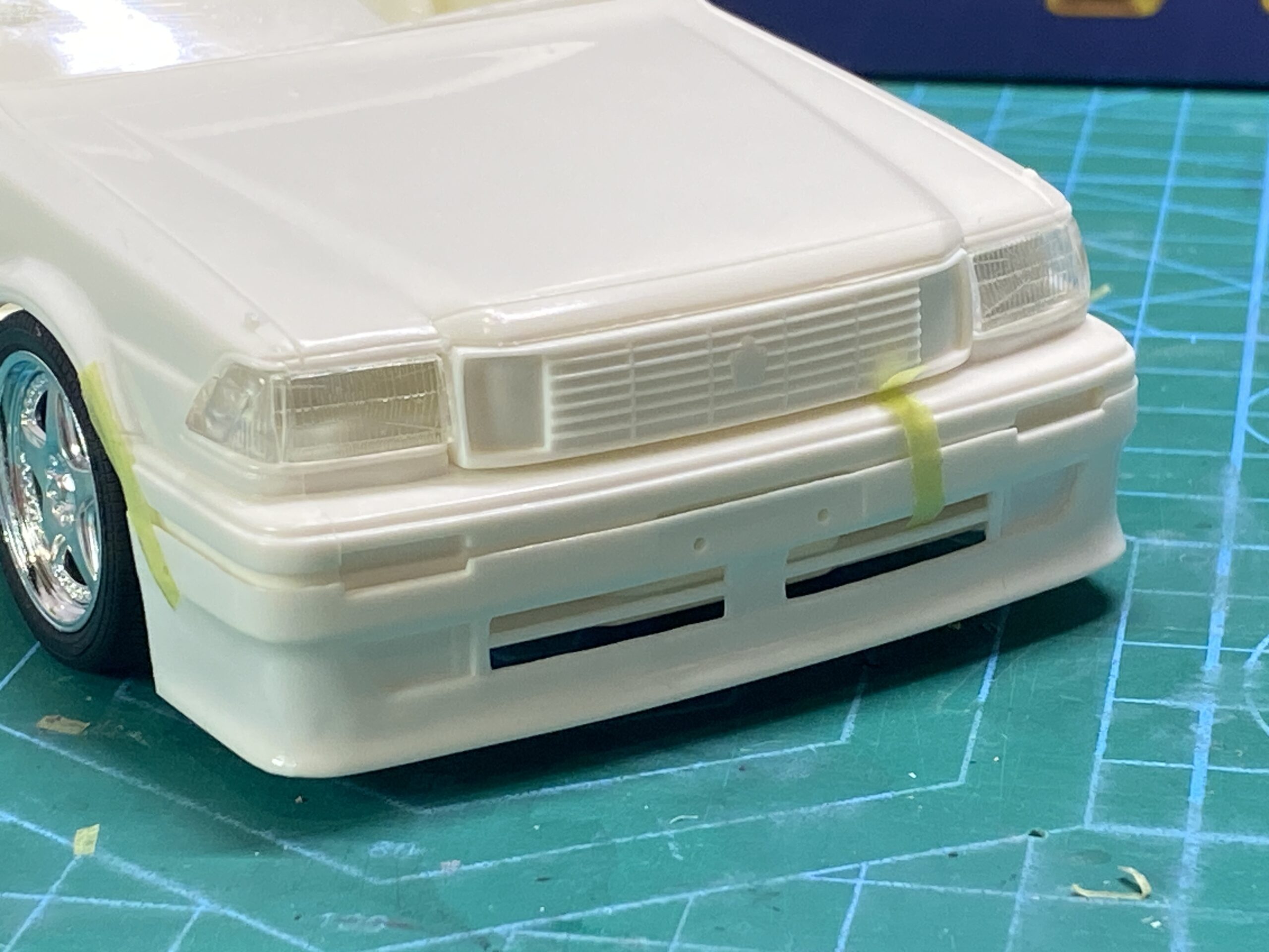 VIPの定番!クラウンのドアを開閉加工」 | プラモの時間