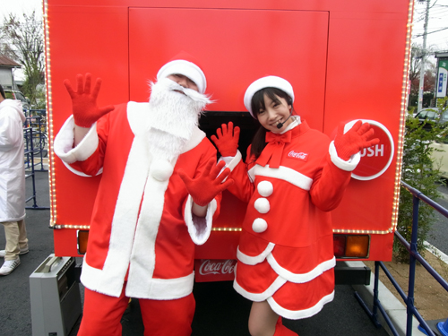 CMでおなじみコカ・コーラの“ハピネストラック”が町にやってきた