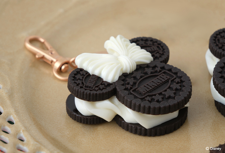 ミッキー”&”ミニー”のココアクッキーサンドがお披露目 | Q-pot.