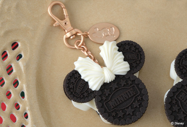 ミッキー”&”ミニー”のココアクッキーサンドがお披露目 | Q-pot.