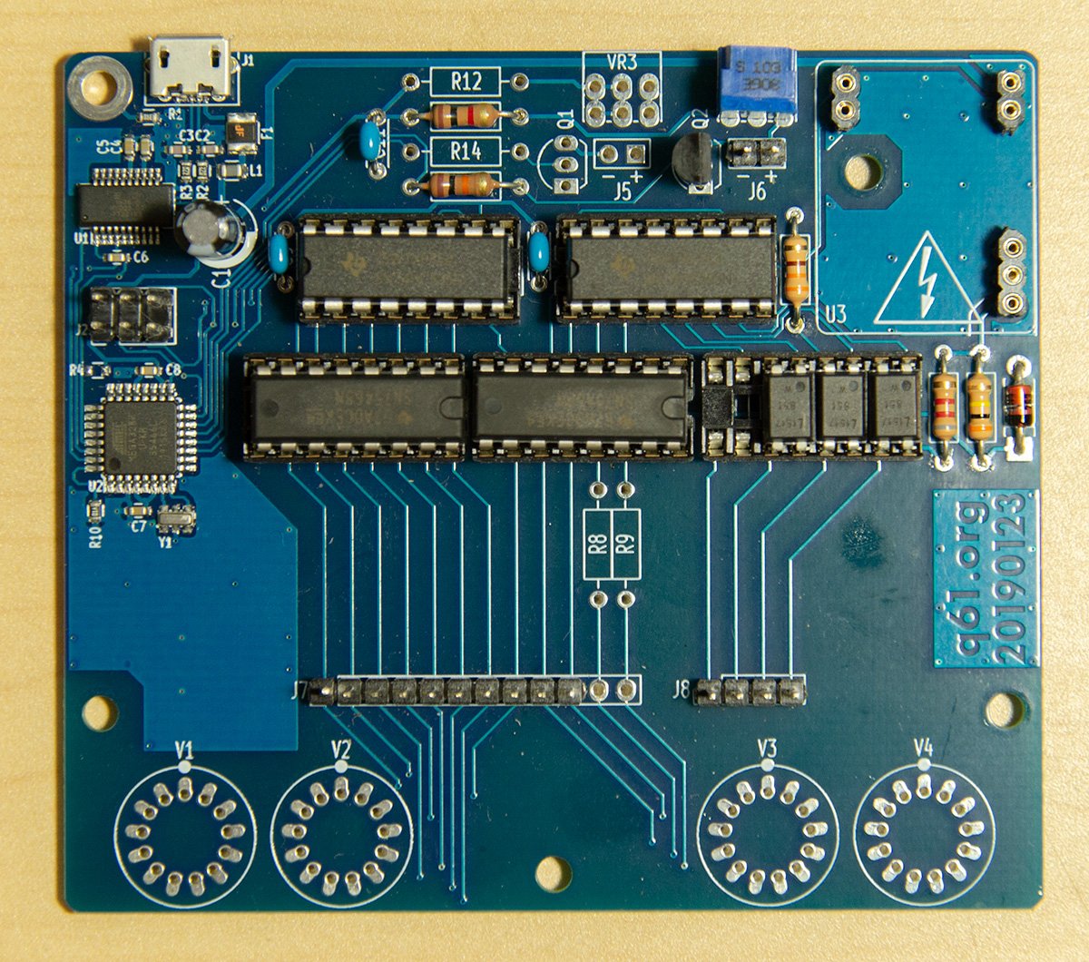 q61.org :: ニキシー管CPUメーターキット(5インチベイ版) :: 組み立て方