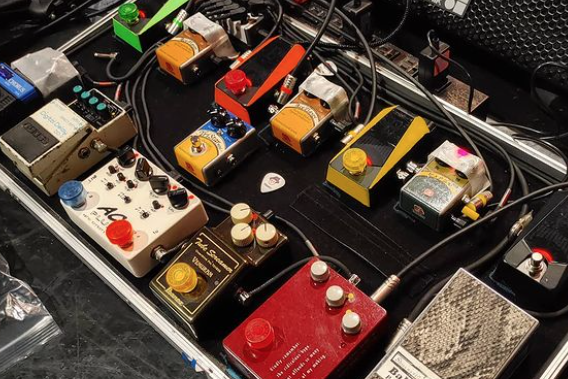 ギターエフェクターブランド NeotenicSound「TriStar」× 小さいふ