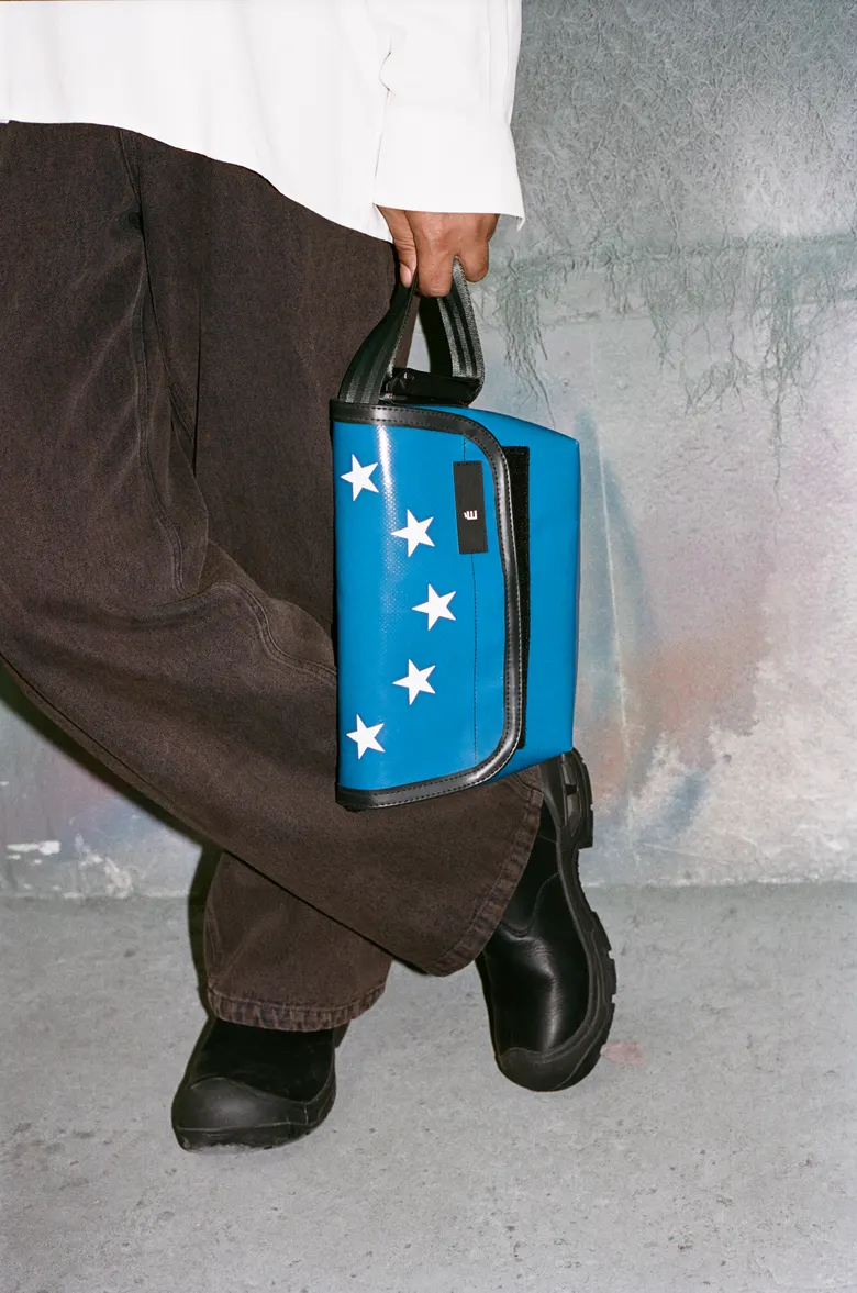 FREITAGがÉtudes Studioとの初のコラボレーションでメッセンジャー