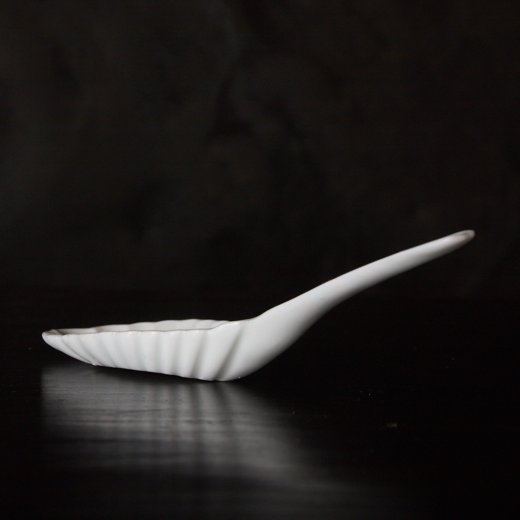 明代–清代 白磁菊花形蓮華 水滴（1368–1911CE） | 入蘆花（ロカニイル）