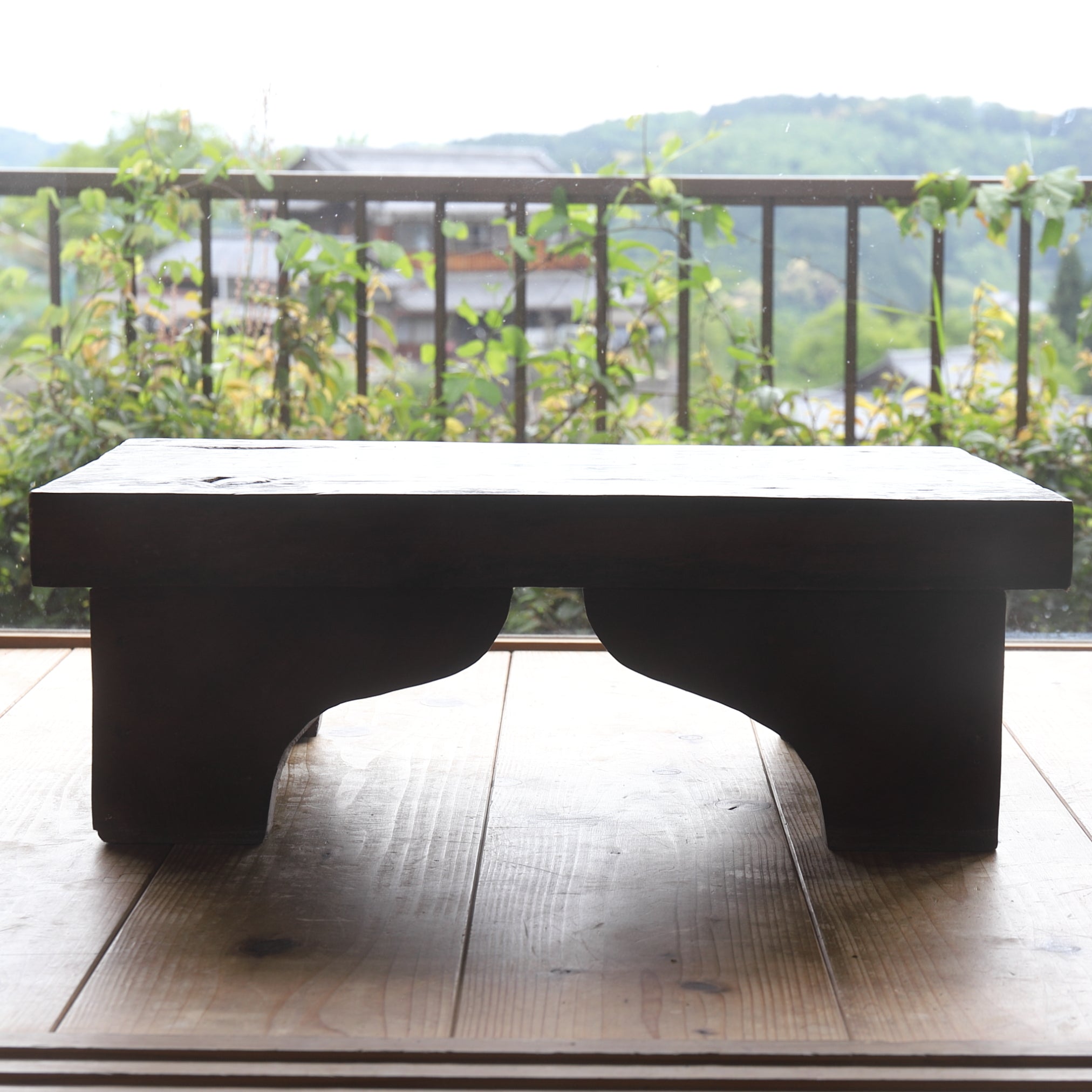 李朝 木台（1392–1897 CE） | 入蘆花（ロカニイル）